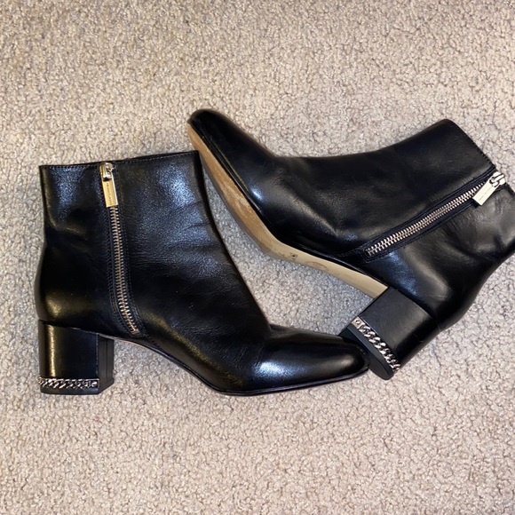 MICHAEL KORS SABRINA MK LOGO
CHAIN HEEL - Picture 3 of 6